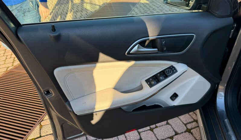 Mercede-Benz GLA 200d pieno