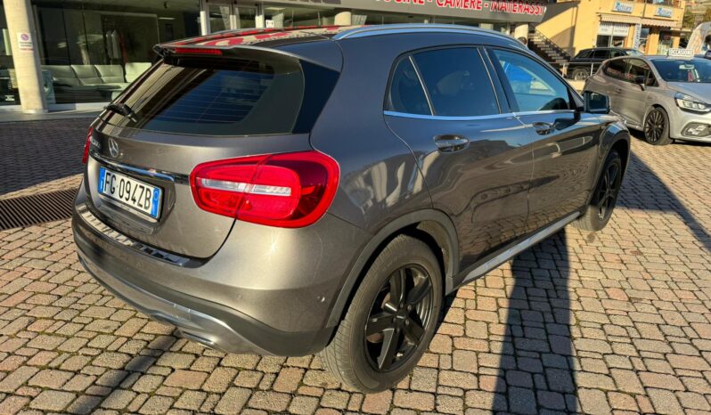 Mercede-Benz GLA 200d pieno