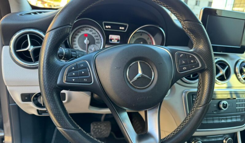 Mercede-Benz GLA 200d pieno