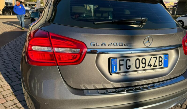 Mercede-Benz GLA 200d pieno