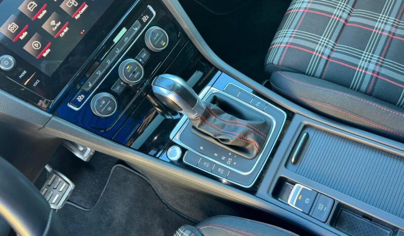 VOLKSWAGEN GOLF GTI pieno
